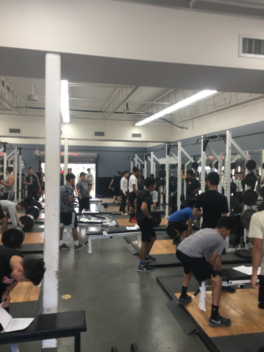 OJGarcia12's tweet photo. Proud of the boys getting after it this week! #CountdownToSpring #HanksBaseball https://t.co/fz126YIIbF