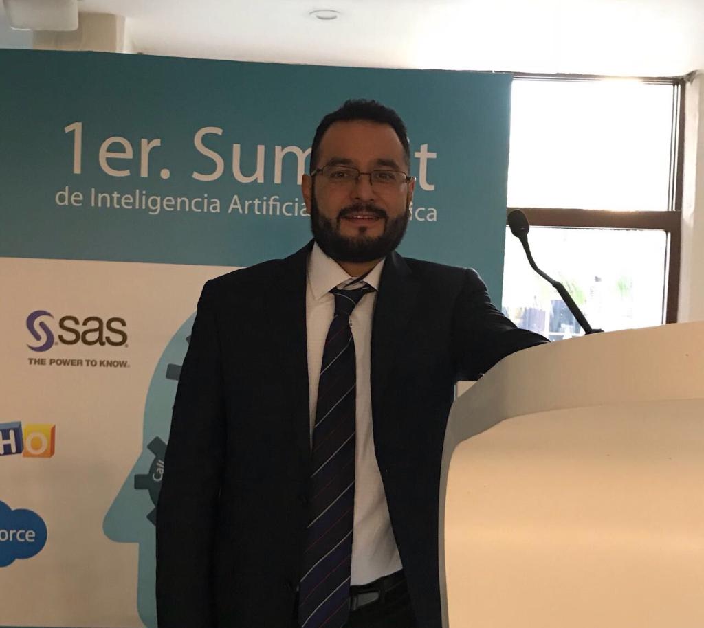SASMexico's tweet photo. Mario Zamarripa hablando de inteligencia artificial una extensión de la analítica En #SummitIA @MundoContact https://t.co/koigdENtCh