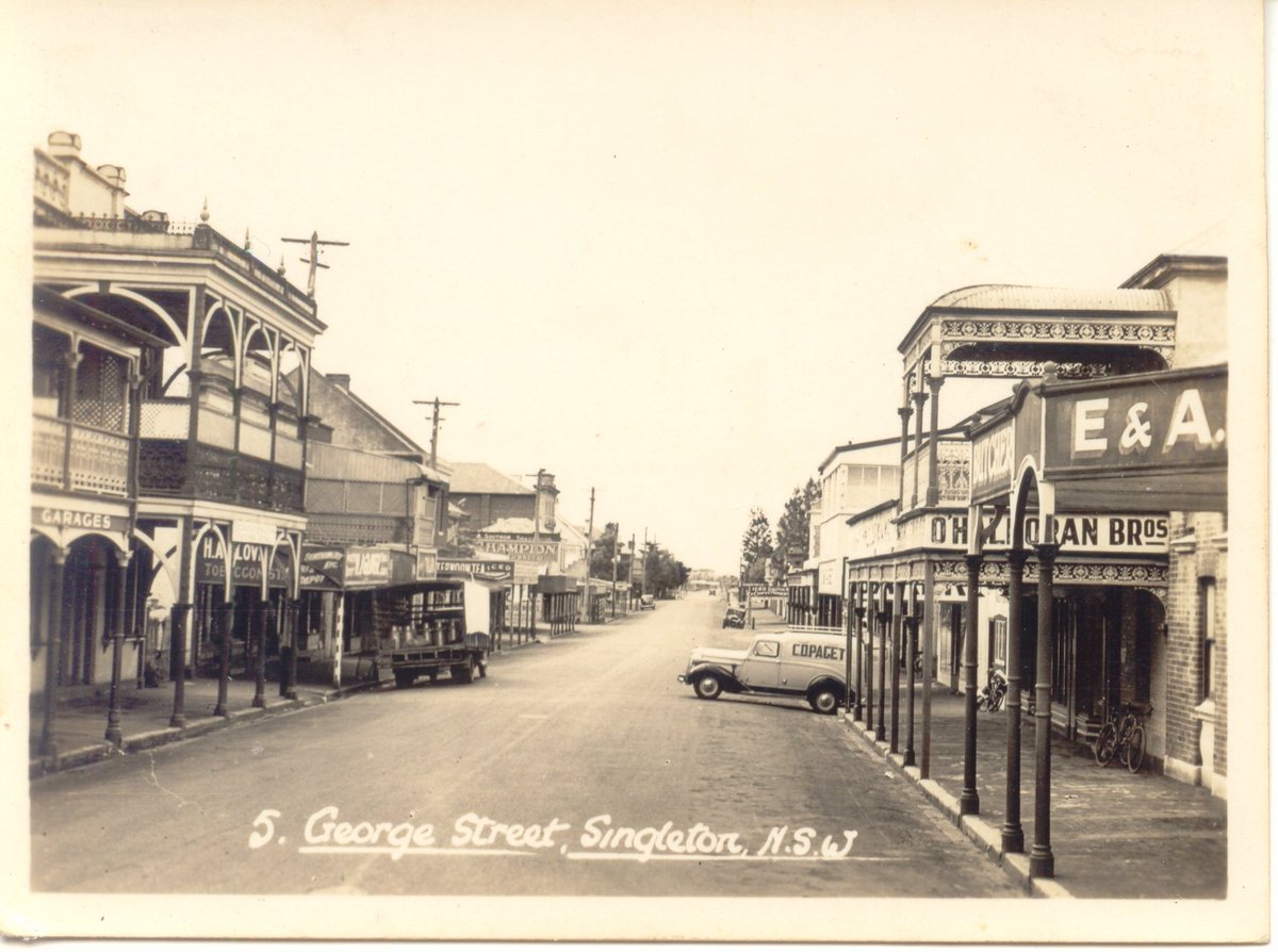 Singleton_Lib's tweet photo. George Street Singleton Circa 1940
#throwbackthursday #singleton #photography #libraryarchive https://t.co/WtoDp8vpeI