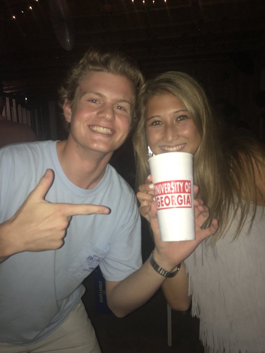 jacksonhering4's tweet photo. a big happy 18th bday to my dawg 🐶 hope you had a great day julia!! :) @julia__lucas https://t.co/px2iipXPvl