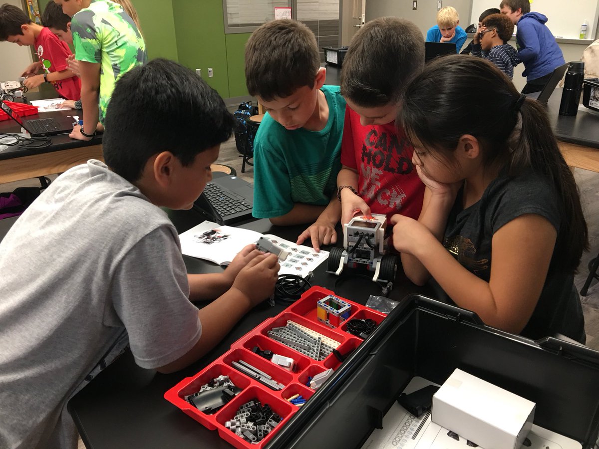 mrsakopp's tweet image. Groves Robotics teams are in place and work is underway! The kids had a blast today figuring out how to program their bots! @HumbleISD_GE @kglover_prek @KgriffithK #WeAreGroves #grizzlyrobots