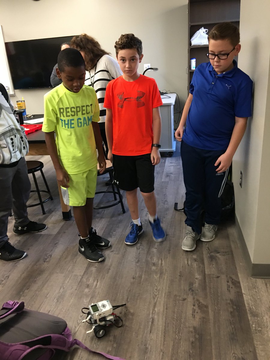 mrsakopp's tweet image. Groves Robotics teams are in place and work is underway! The kids had a blast today figuring out how to program their bots! @HumbleISD_GE @kglover_prek @KgriffithK #WeAreGroves #grizzlyrobots