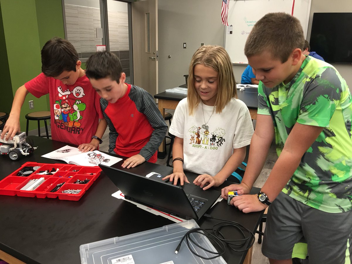 mrsakopp's tweet image. Groves Robotics teams are in place and work is underway! The kids had a blast today figuring out how to program their bots! @HumbleISD_GE @kglover_prek @KgriffithK #WeAreGroves #grizzlyrobots