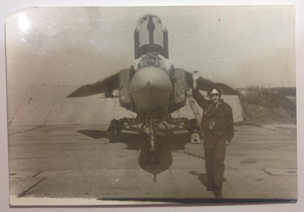 VintageUkraine's tweet photo. 5 pcs #Photo lot Original Soviet Russian #SovietArmy #Airbase #Military #Aircraft
https://t.co/l4jyhB5HWH https://t.co/31Qrw98ZT7