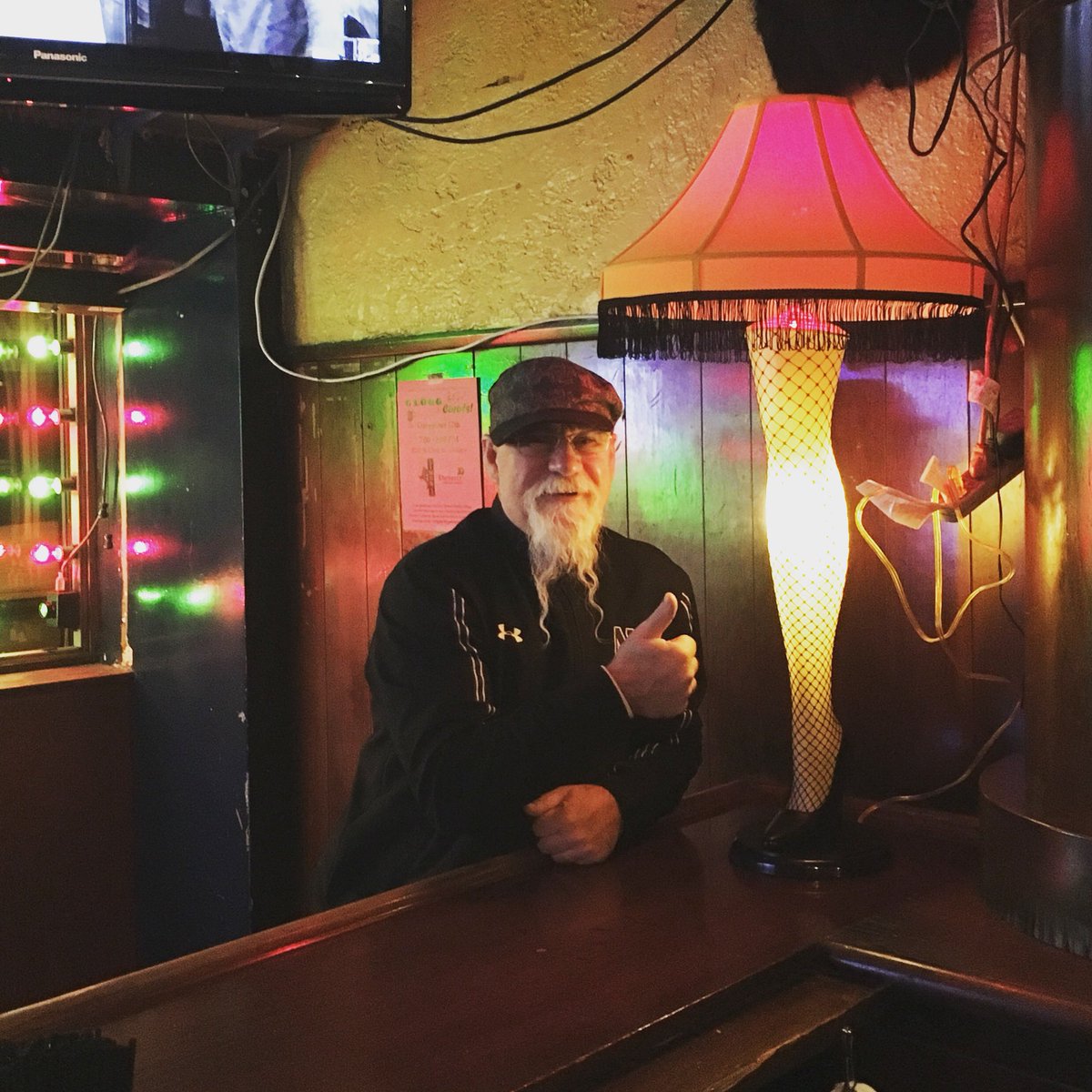 zenaburns's tweet photo. The soft glow of electric sex now gleams in Simon’s window. #simonsglögg #andersonville #achristmasstory #leglamp #hiscott https://t.co/On1fKzDW1E