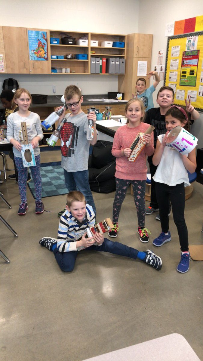 melissakueber's tweet photo. @LoisHoleSchool 3KS about to drop the next best mixtape of 2018 #HearingAndSound #Funin3rdGrade #GrammyNomination https://t.co/9U0z9z6gR8