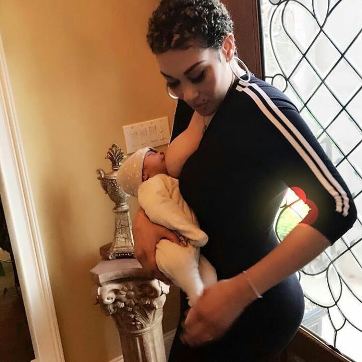 youngmommyguru's tweet photo. @keke_wyatt breastfeeding her 9th baby!!! Congrats ma'am #breastisbest #breastfeeding #bwdbf #liquidgold #naturalparenting #bwdcd #momlife #miracle #issaboob #blackmomsbreastfeed #woman #celebrity #pregnantcelebrity https://t.co/DZGAiTcz10