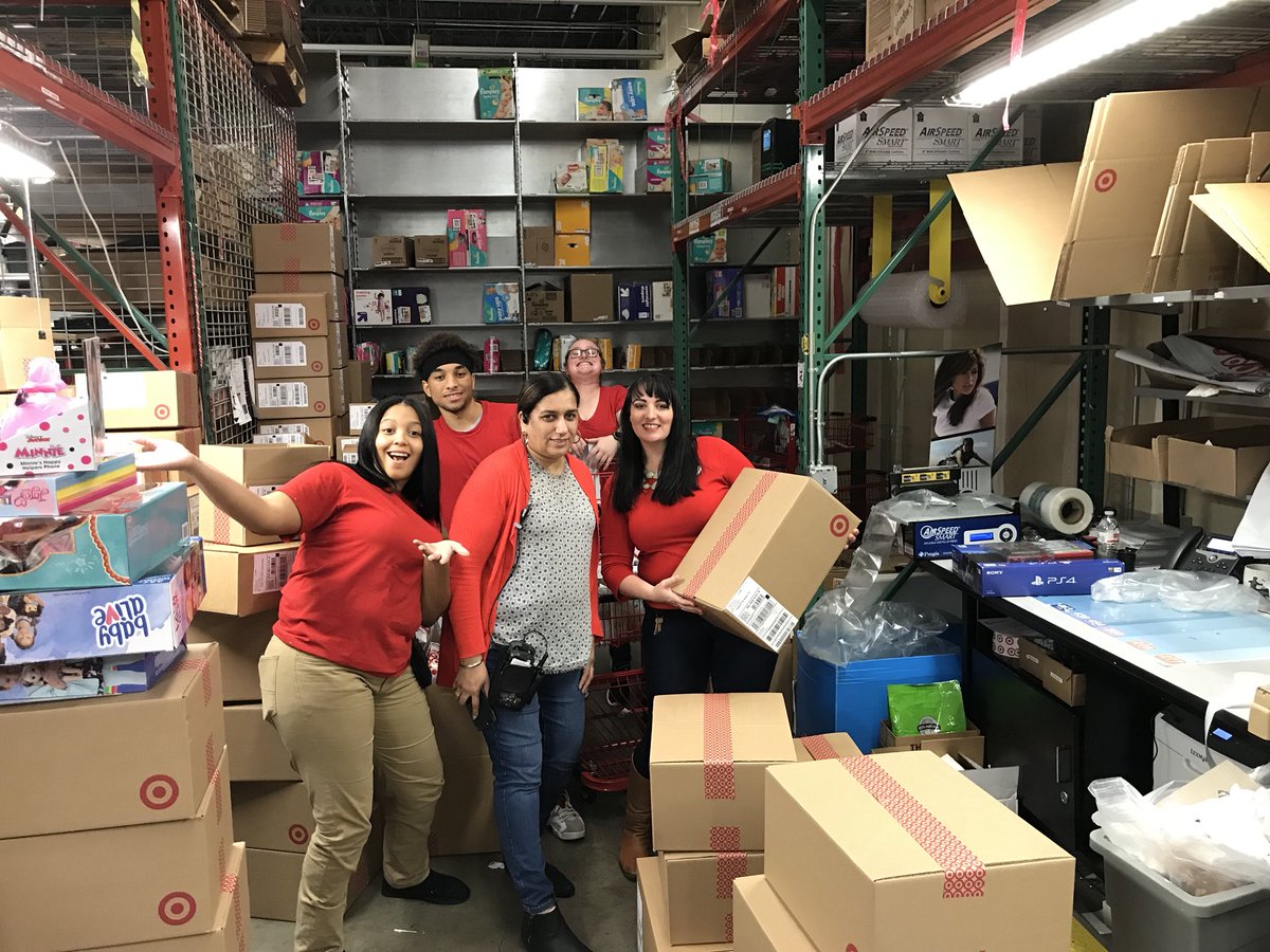 T1527 late post from yesterday, busy day! #sfsrockstars #oneteamonegoal #MakeItHappen <a href="/jenbradytarget/">Jennifer Brady</a> @HRAdrian4Target <a href="/teagan_friend/">Teagan Friend</a>