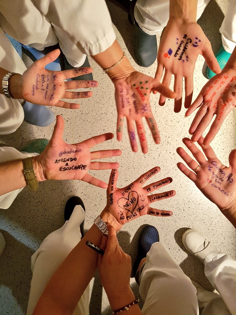 chuchencio's tweet photo. Desde la #ReaHeart💓 del #HCUV @aragon_314, Aldara, Luis, Carmen, Bea, Ro y yo nos unimos a la iniciativa de 🖐️ #TuLaSigues de @escpacientes, 😀 https://t.co/voluyyNG2q