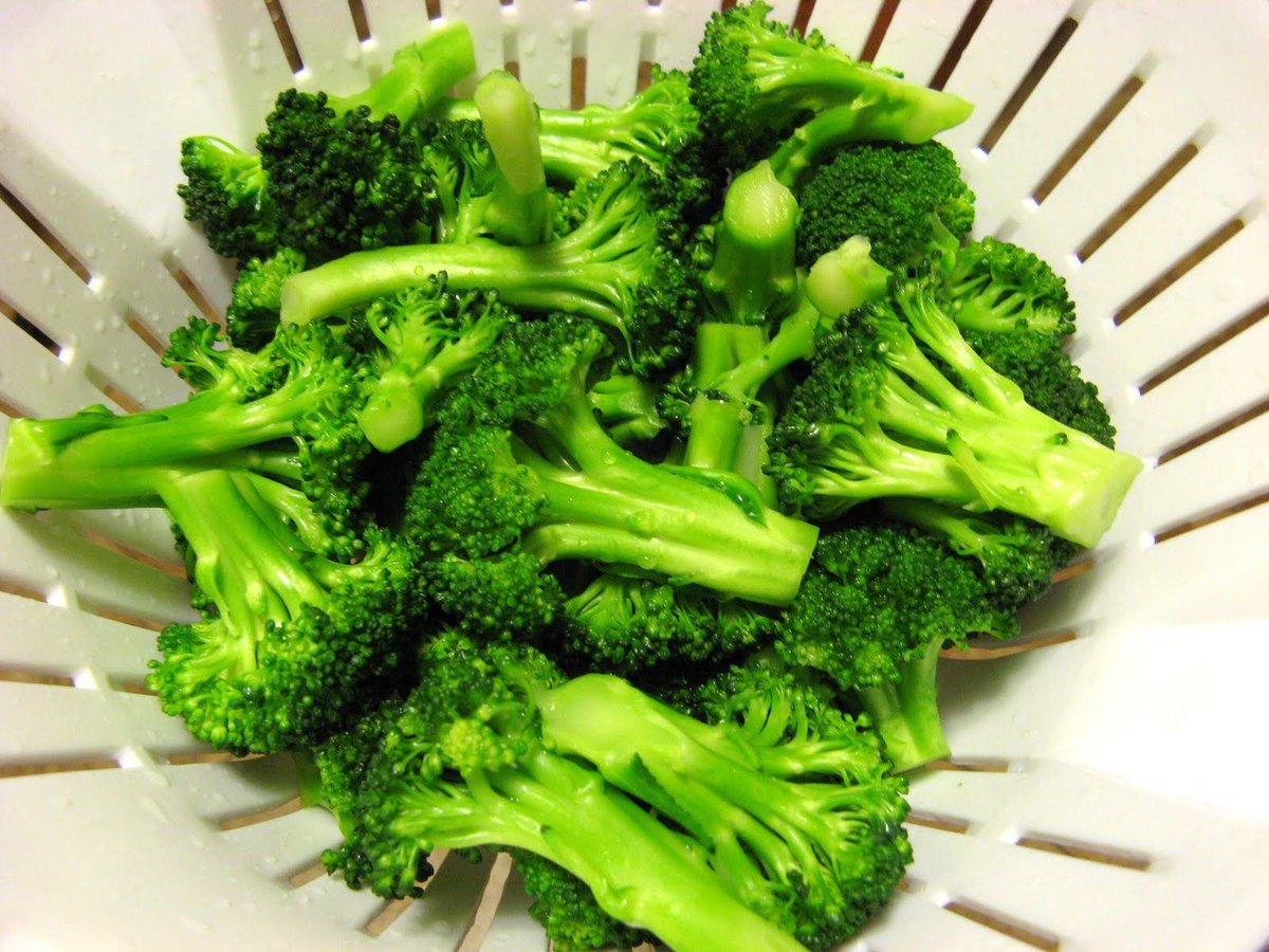 AcneSkinSite's tweet photo. Eating broccoli every day can prevent cancer. https://t.co/T5kKvqr0PC