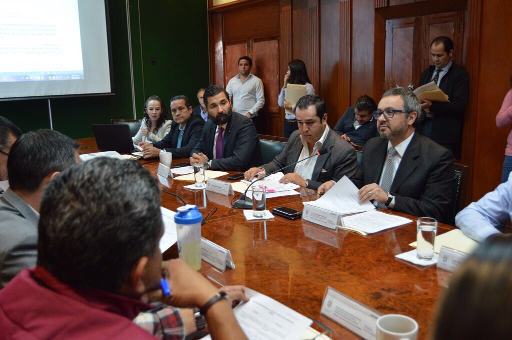 cmicjal_pdte's tweet photo. En Zapopan participé en la sexta sesión del Comité Técnico del Fideicomiso Cusmax, que consiste en un incremento en el coeficiente de utilización del suelo base determinado en la zonificación de los planes parciales de desarrollo urbano. https://t.co/9iQ8tZ556x