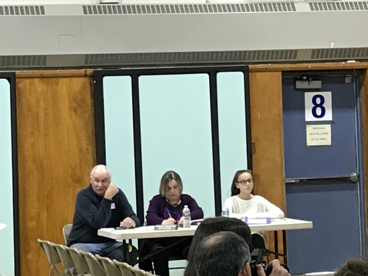 MrsDodichFH's tweet photo. Student Council Joined a special Town Council Meeting on Monday! #FHLeads #StudentCouncil #StudentGovernment https://t.co/xzEQ9y12wf