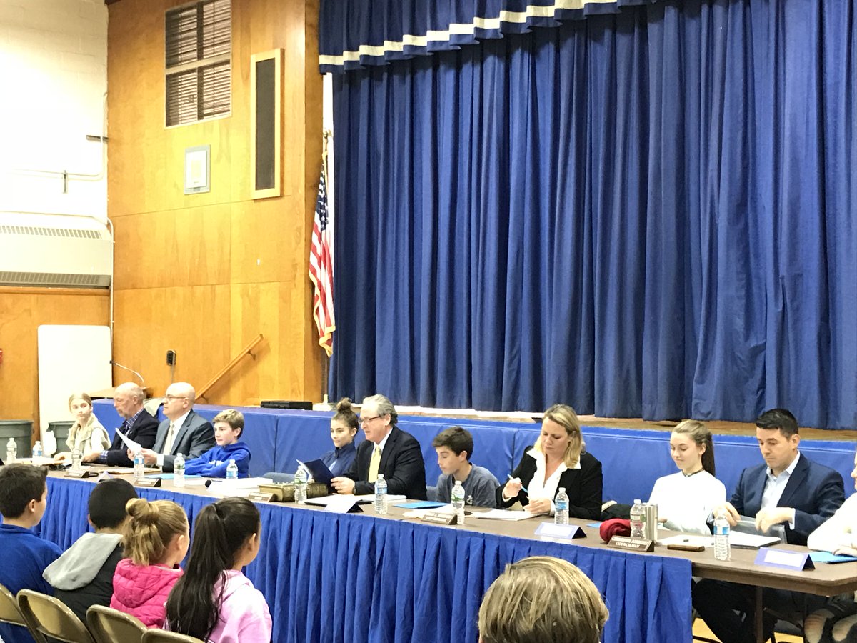 MrsDodichFH's tweet photo. Student Council Joined a special Town Council Meeting on Monday! #FHLeads #StudentCouncil #StudentGovernment https://t.co/xzEQ9y12wf