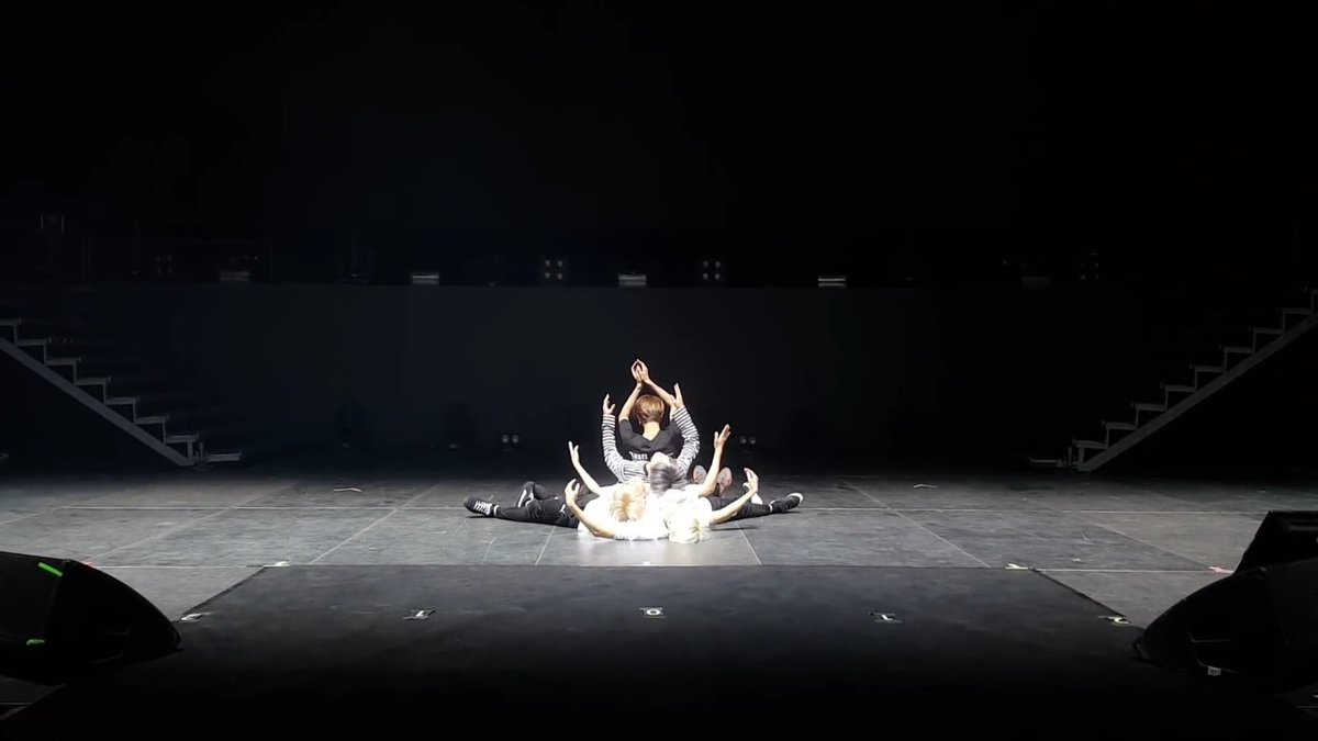who_jiminn's tweet photo. @pledis_17 choreographies are on a really high level. Always.
#BestDancePerformance_SVT
#SEVENTEEN
#kings https://t.co/mVLPEbY3yk