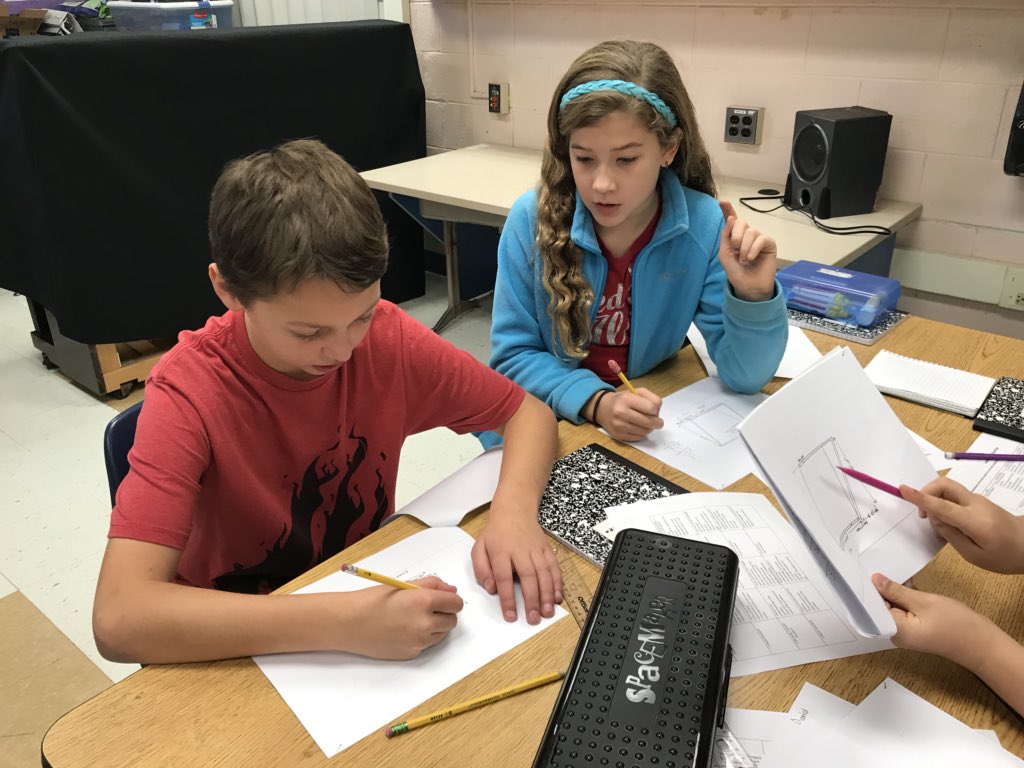 MrsGreenA2's tweet image. Hard at work calculating areas for our floor plans @HaisleyA2 #ExtendedMath