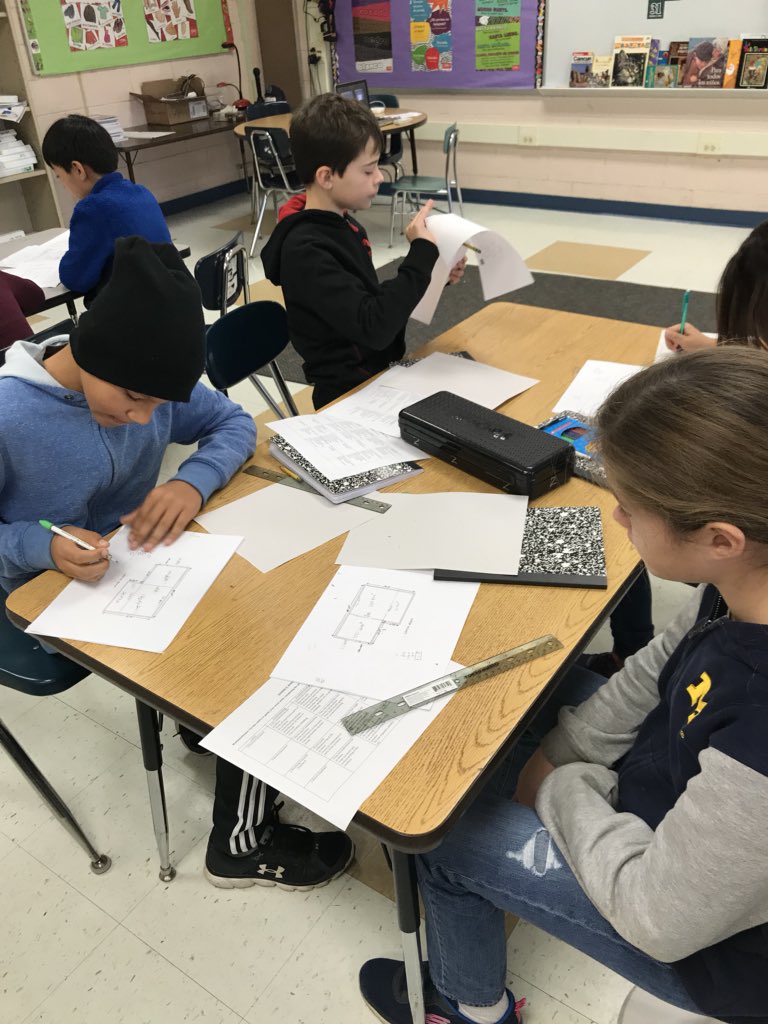 MrsGreenA2's tweet image. Hard at work calculating areas for our floor plans @HaisleyA2 #ExtendedMath