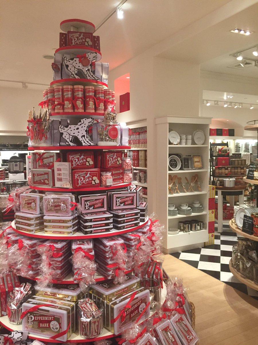 karlmckeever's tweet photo. @WilliamsSonoma A stunning execution of #Christmas instore. Incredible integrated #VM delivery and great attention to detail #RedToToe #BestOfTheBest https://t.co/BFbdYljE14