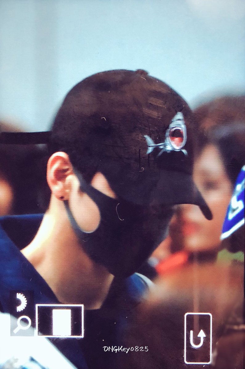ONGKey0825's tweet photo. 171130 HK Arrive #옹성우 #ONGSEONGWU https://t.co/F3Drm5dFbm