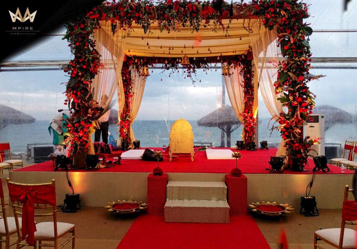 MpireWeddings's tweet photo. #DGotPranked will attract plenty of eyes while they take the wedding vows between the gorgeous mandap set with glowing ferry lights, red roses 🌺&amp; the backdrop of the sea 🌊 Can’t get better! 
#TheBigDay #MpireExclusive 
#MpireEvents #WeddingPlanners  #Wedding #Decor #Mandap https://t.co/jqcLZmSxjZ