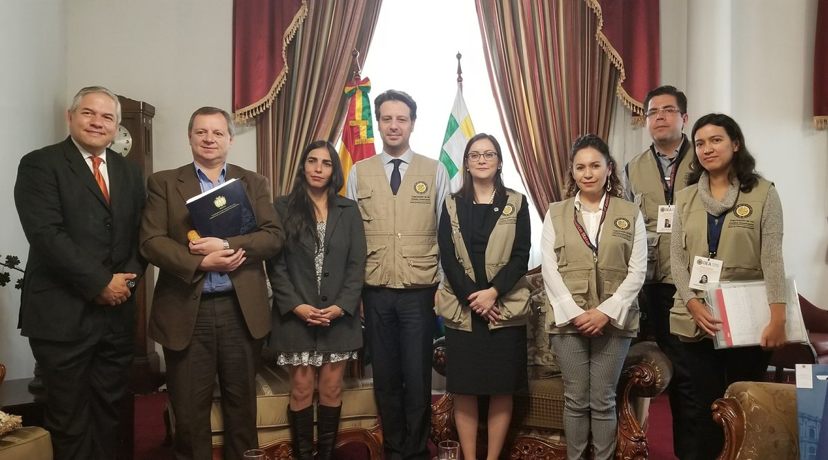 21F_Bolivia's tweet photo. La misión de la #OEA para las próximas elecciones judiciales está liderada por #GuillaumeLong revolucionario, corre��sta y crítico de #Almagro por su defensa de #Venezuela.
#3DVotoNulo
#ControlElectoralCiudadano https://t.co/LUbPNjlsj3
