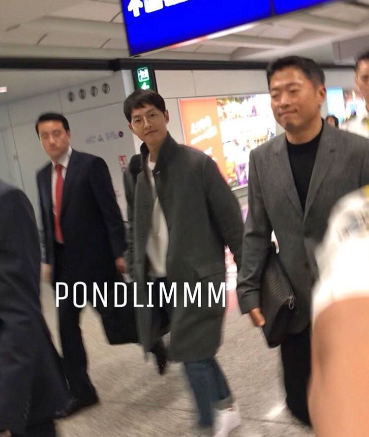 DP21FaDUQAAhuLz.jpg:large