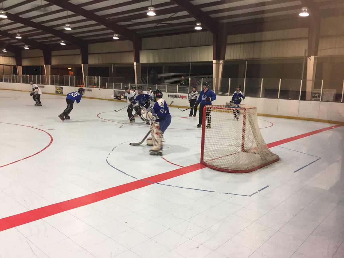 RBRollerHky's tweet photo. First game of the season - first win of the season! #RBHSBroncos skate to a 7-2 victory over Patrick Henry HS. @DavidLLeMaster @rbhsbroncos #rollerhockey #cif #webleedblue https://t.co/AL0wzlwsTw