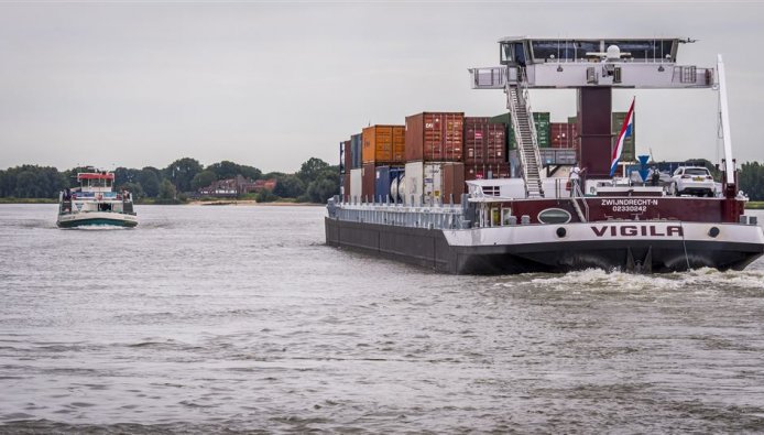 Rijkswaterstaat zet in op slimme schepen, al blijft een colonne zelfsturende schepen op de Maas voorlopig nog toekomstmuziek
rtlz.nl/algemeen/binne…