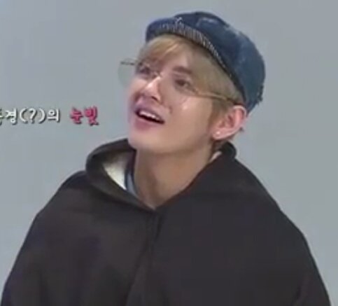 aesth_bangtannn's tweet photo. Taehyung's reaction to Jungkook doing anything is priceless...
#RUN29
#BTSRUN
#VLIVE
#TAEKOOK https://t.co/0CTCxlTf7K