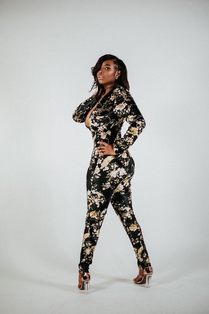 itskijade's tweet photo. Hus•tle Pre•tty:
\’hesel’ pridē/ v,

The act of the modern day “Boss Chick” coming for everything she thought she couldn’t have while slaying, effortlessly. 

#HustlePretty #PrettyGirlsHustle #MadeMyselfABoss #BecomeAPretttGirlToday #BossBabes #BlackEntreprenuers https://t.co/MFvh2PpNaM