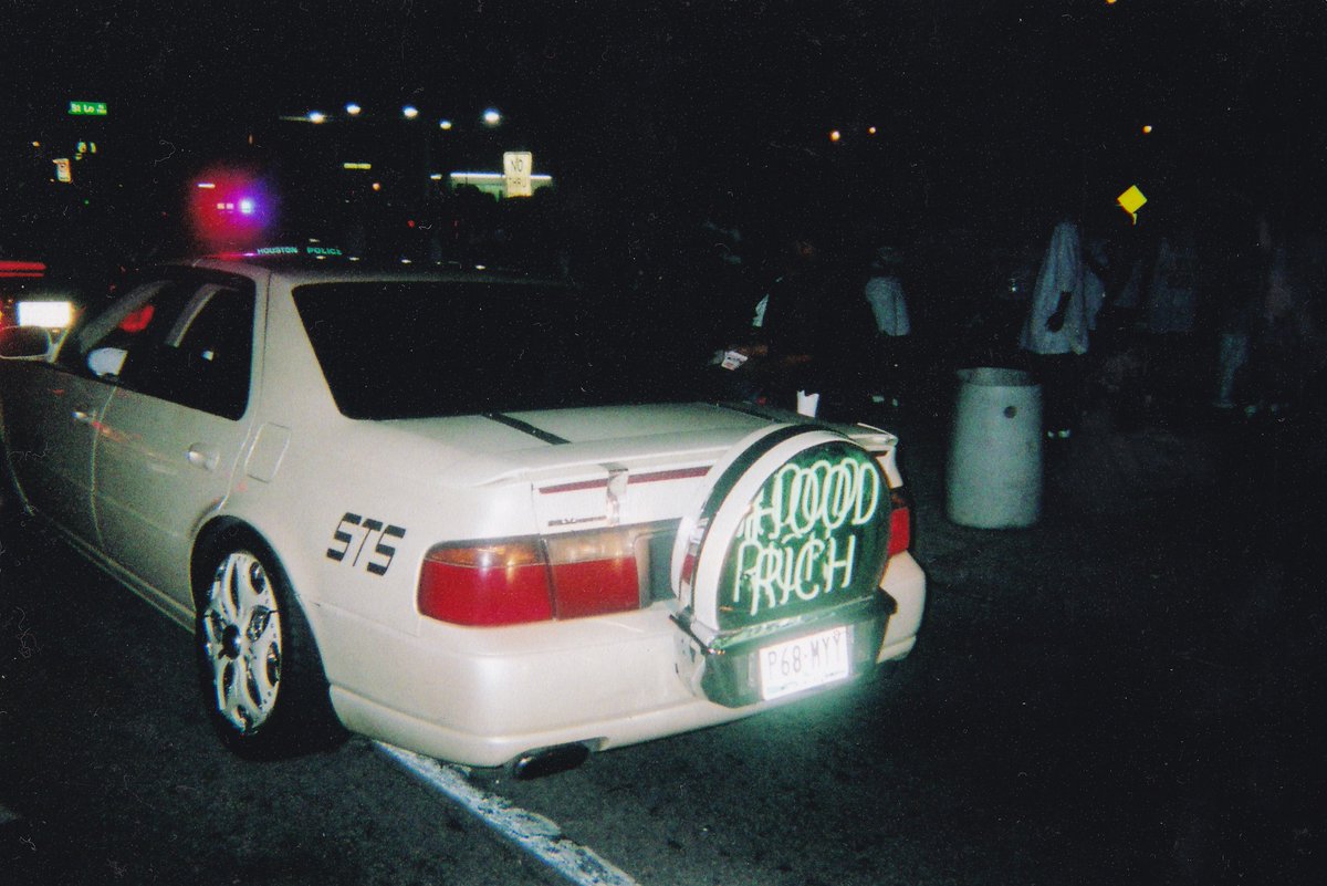 devinnpierre's tweet photo. Slabs on 35mm #hoodrich #ghettodream #htown #slabs #neon #poptrunk #slowloudandbangin #Houston 713.281.832. https://t.co/ZILqkXd7Um