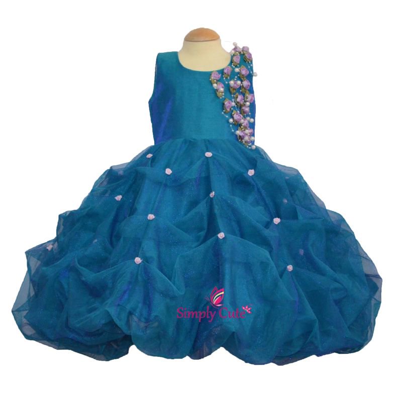 simplycute7's tweet photo. Simply Cute Tridax Floral Gown (Peacock Blue) Visit: https://t.co/bQ1e3aWJIF #online #customised #gowns #partyweargownsforgirls #partyweargowns #princessgown #gownsforgirls #gownsforkids #partyweargownsbuyonline #babygirlgownsdresses #uniquegowns #gownsonlineforkids #Bangalore https://t.co/MGbdqOZ1JW