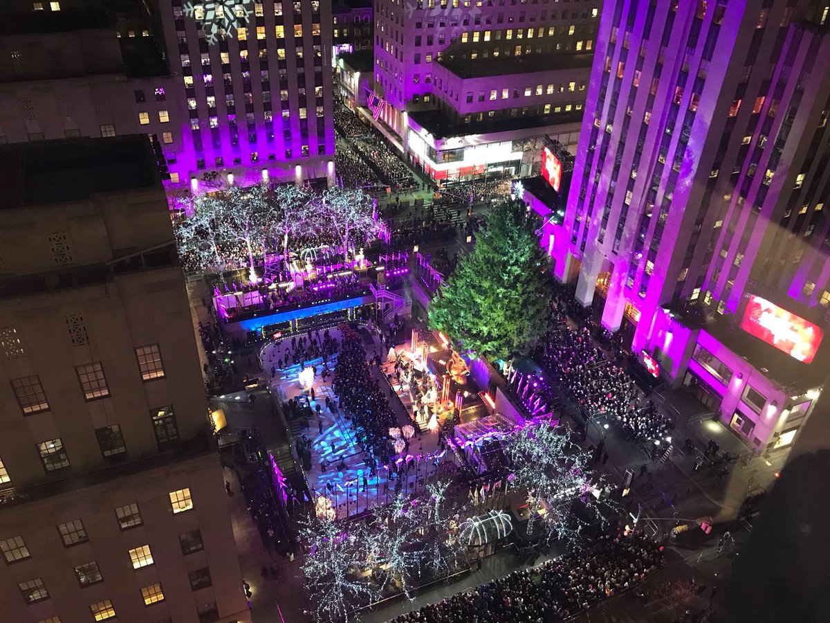 LiddleSavages's tweet photo. Watching  #RockCenterXMAS  🎄 

Did you know there’s 5 miles of lights on the Christmas tree at Rockefeller Center. https://t.co/javF12yQGr
