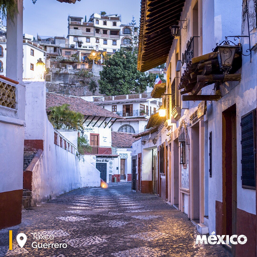 VisitMex's tweet photo. Entre montañas, cerros y sus hermosas calles, enamórate de la mágia de Taxco #PueblosMágicos #ViajemosTodosPorMéxico https://t.co/byZp8YzCGf