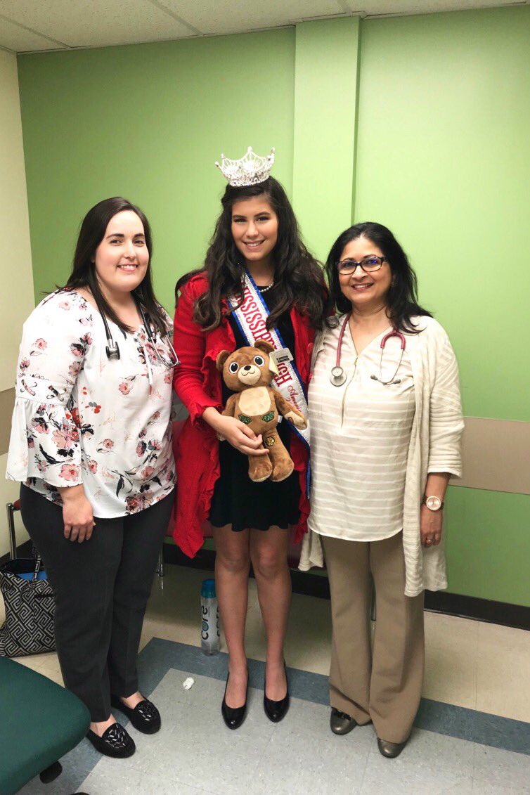 curetype1now's tweet photo. Making the MOST of the endo trip today! What a pleasure it was to introduce @BeyondType1 Jerry the Bear to the staff at @UMMCnews and a couple of fellow @BlairEBatson #type1 friends! He was a bigger hit than the crown. https://t.co/LxYbh36dxa