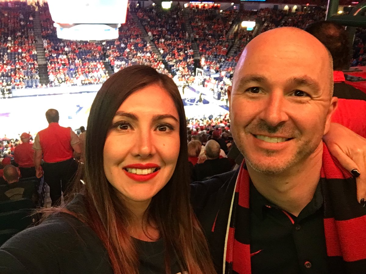 starjess's tweet photo. Let’s go! cats for the win! #APlayersProgram #uofa 🐻⬇️♥️💙 https://t.co/eOMDeUmTOV
