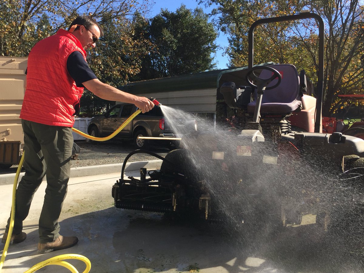 HighspeedGroup's tweet photo. Head Superintendent Sean getting to grips with the system #ClearWaterWashPadUSA #ClearWaterWashPad #ThereIsAClearWaterNearYou @AcumenWaste @EwingIrrigation https://t.co/TaAGS14VXC