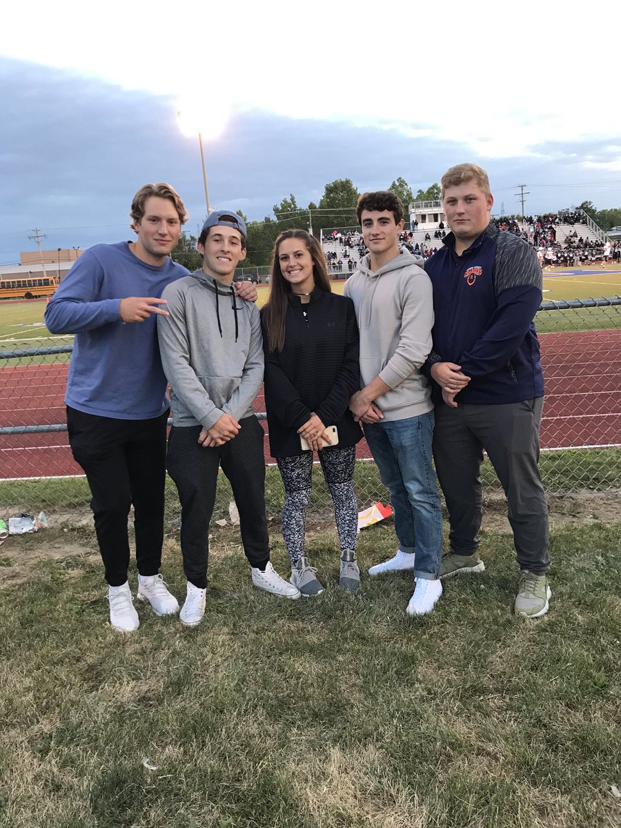 tha_champp's tweet image. Happy birthday Callie!🎊😊