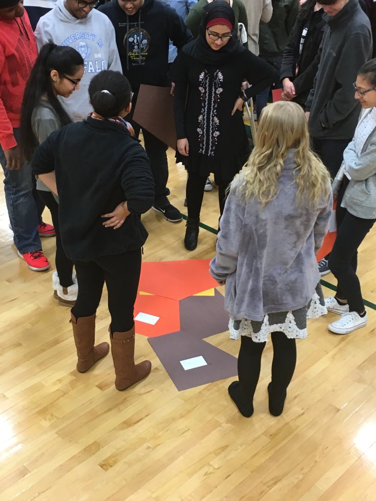 rhlinkcrew1718's tweet photo. R-H Link Leaders learn to #communicate and #problemsolve to show their #thankfulness!!! #Rahcomets @BoomerangPrjct 💚💛 https://t.co/w5MENlbF1A