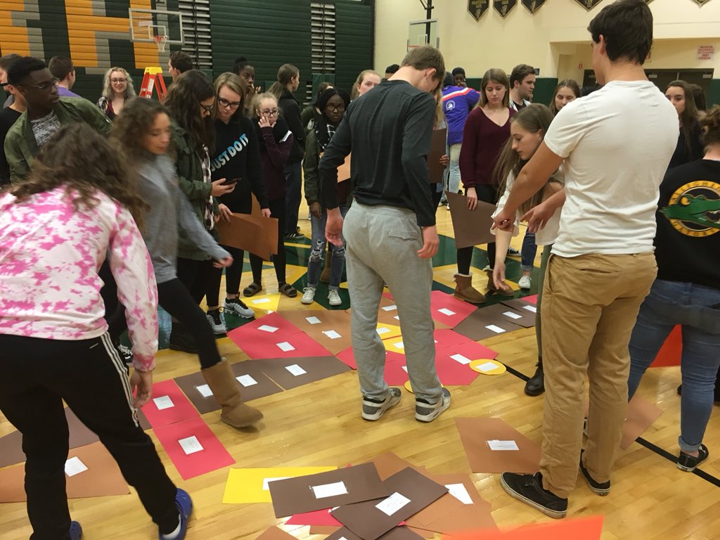 rhlinkcrew1718's tweet photo. R-H Link Leaders learn to #communicate and #problemsolve to show their #thankfulness!!! #Rahcomets @BoomerangPrjct 💚💛 https://t.co/w5MENlbF1A