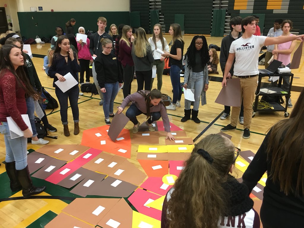 rhlinkcrew1718's tweet photo. R-H Link Leaders learn to #communicate and #problemsolve to show their #thankfulness!!! #Rahcomets @BoomerangPrjct 💚💛 https://t.co/w5MENlbF1A