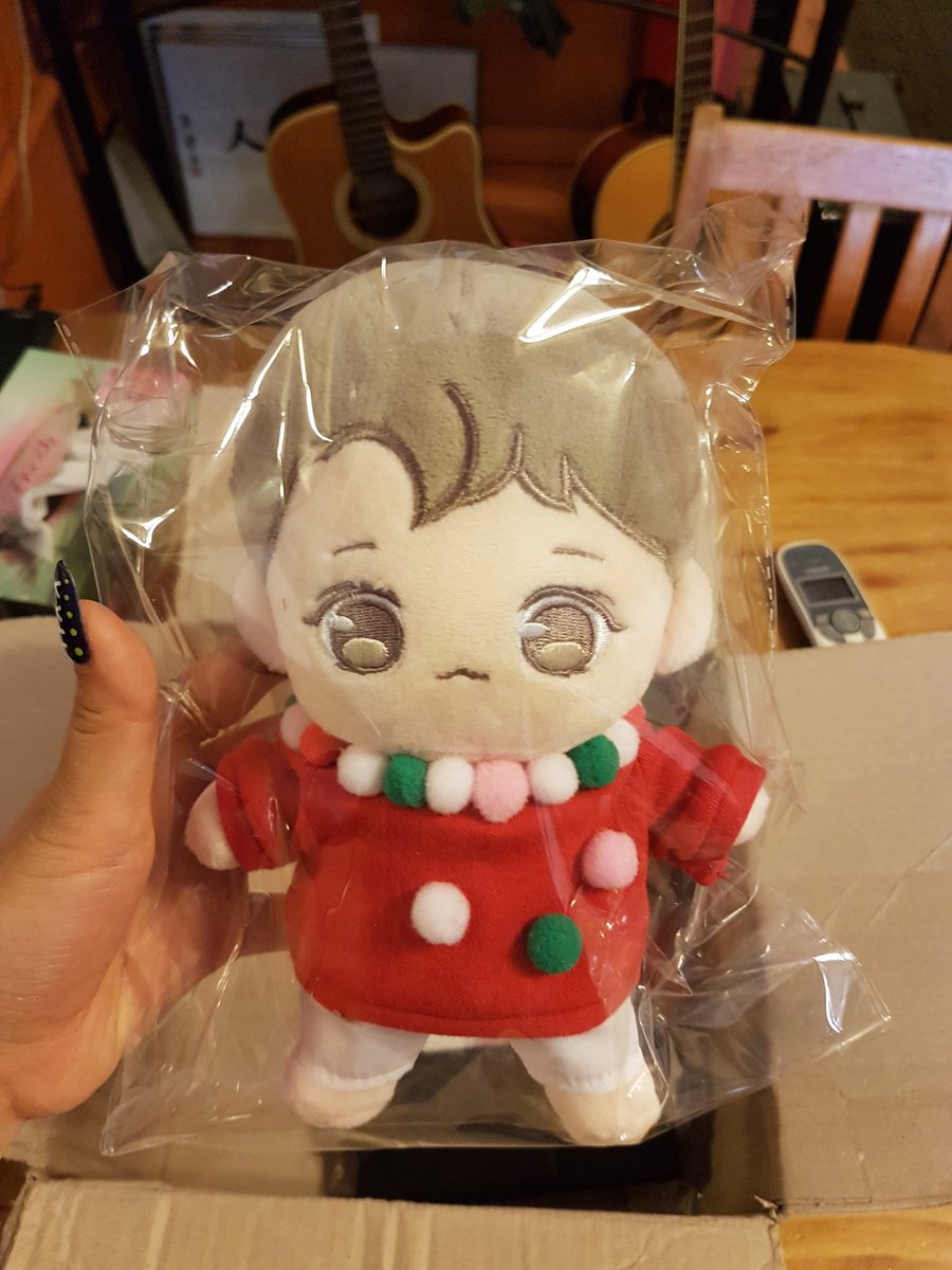 MOOTA4MOOS's tweet photo. Guess what came ♡ @kid_sechskies doll came and it loooks extremely adorable 😍 im in love as soon as I opened the box !!! https://t.co/KvZZp4yuWR