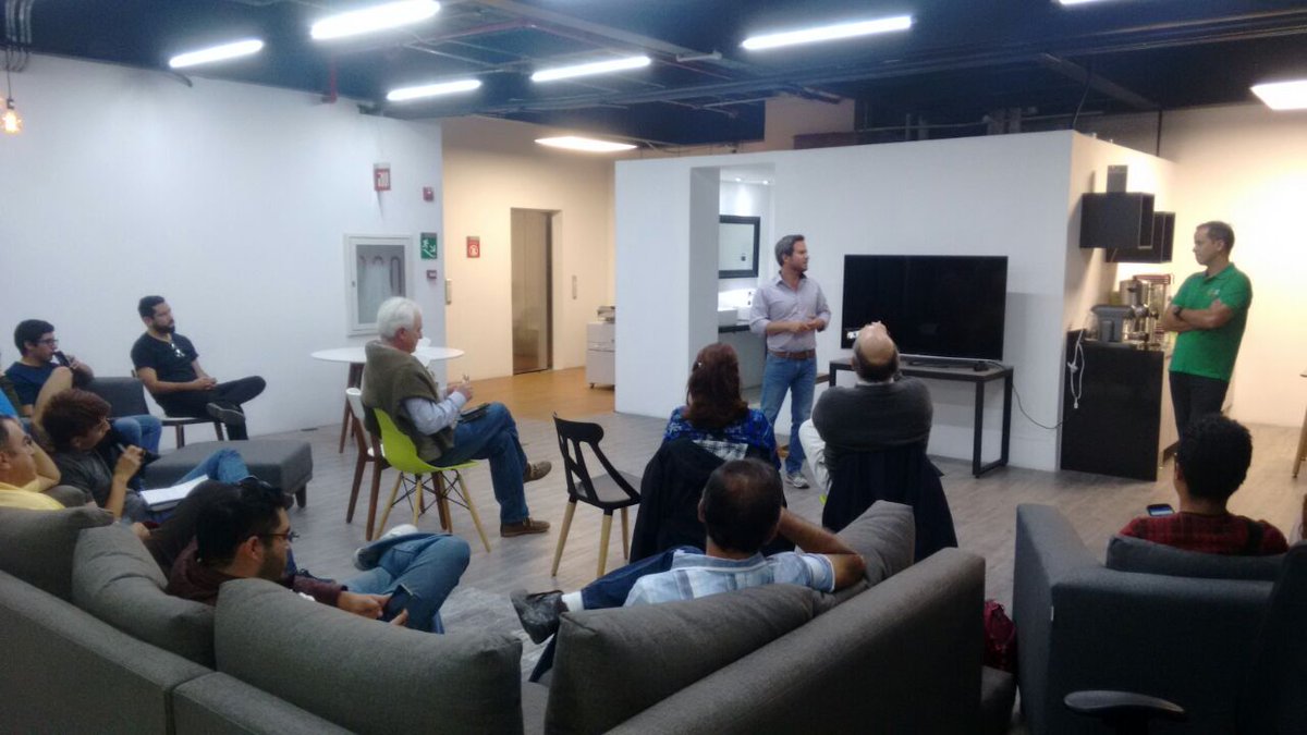 Gracias <a href="/EpicnestSocial/">EpicNest</a> por recibir nuestro meetup de noviembre! Ya empezamos, córranle que todavía alcanzan llegar :)