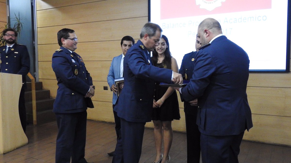 bomberosvina's tweet photo. Esta tarde se llevó a cabo la ceremonia de Cierre de Año Académico correspondiente al período 2017, reconociendo a todos los participantes de los Cursos Postulantes CBVM, Nivel 1 y Nivel 2 https://t.co/NKa6hS3gY7