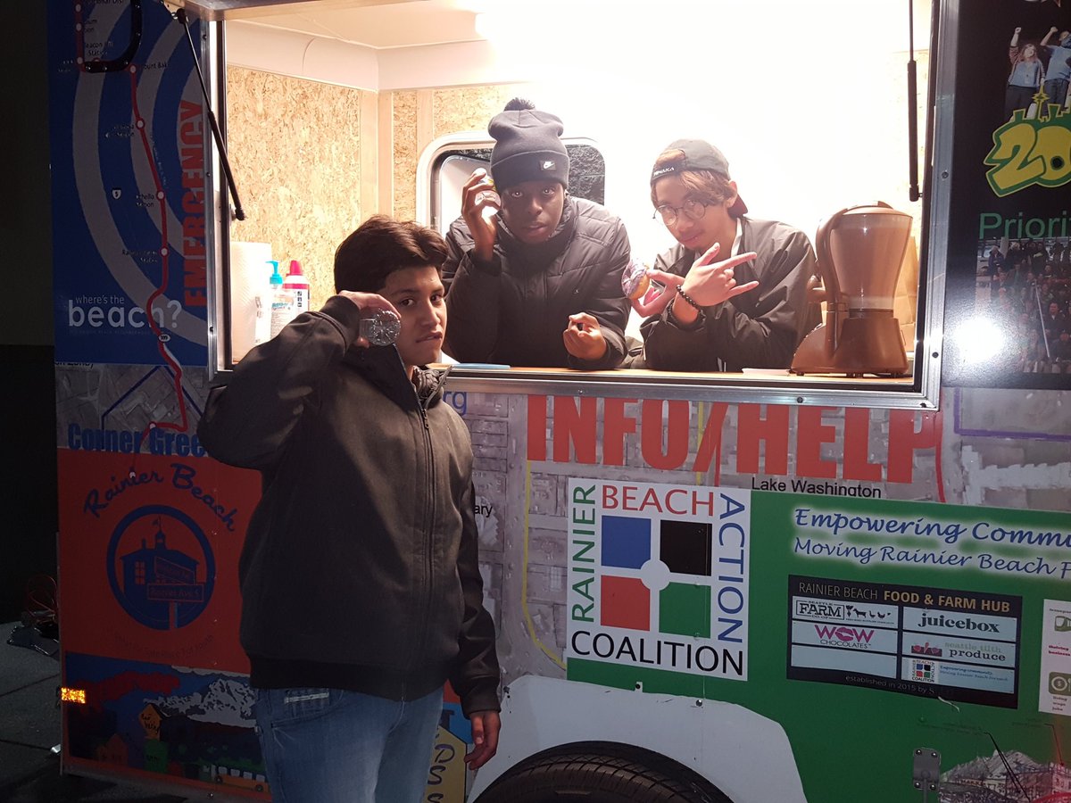 fn_zykalla's tweet photo. As they wait for hot chocolate https://t.co/CyGnYQxb7S