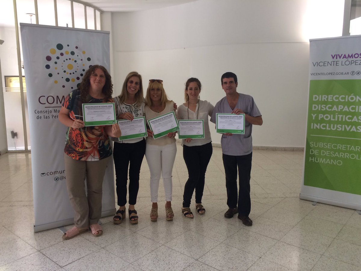 comunidisvl's tweet photo. Felicitaciones a la comisión de Autonomía y Familia por los logros 2016 y 2017 👏🏻👏🏻👏🏻 merecida distinción !!! #Dia3 #semanadelainclusionvl #impulsainclusion #vicentelopez https://t.co/s4BClQhrj2