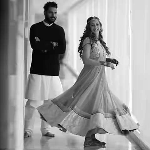 logeshSTRONG12's tweet photo. @YUVSTRONG12 @hazelkeech #YHPL hits its second edition💘Let me knw the winner of 1st edition😀😝u both making a lovely pair for sure 💑i am waiting for the bigger moment👪the LITTLE ONE to arrive 😊 keep going strong#YuvZel 💪#1stMarraigeAnniversary🎊🎁#Anna#Anni🎂🎈 🎉 https://t.co/yrtG3qhbLl