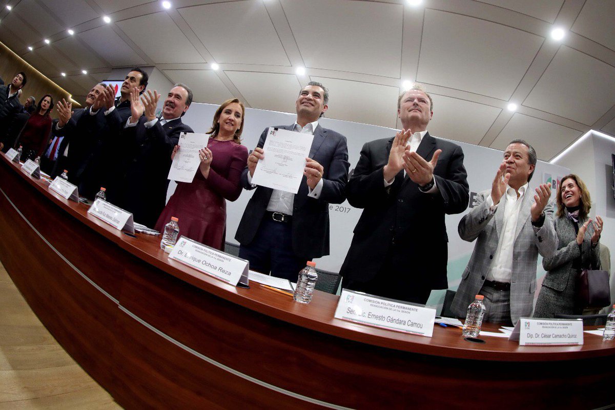 JulioTribuna's tweet photo. Comisión Política Permanente del @PRI_Nacional aprueba la precandidatura de @JoseAMeadeK a la presidencia de #Mexico #Elecciones2018 https://t.co/DmfkZJvYse