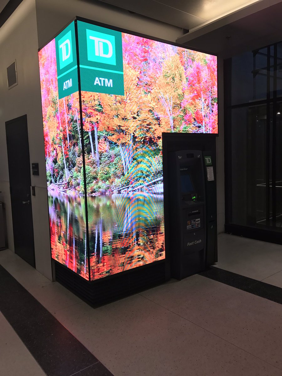 First visit to new Union Station kiosk. Very impressed with design &amp; even more impressed with our people @kirstentuckeytd <a href="/TD_GColaguori/">Grace Colaguori</a> <a href="/TyroneD_TD/">Tyrone Darling</a> Swing by for a visit - a warm welcome is guaranteed 💚#CoolATMtoo