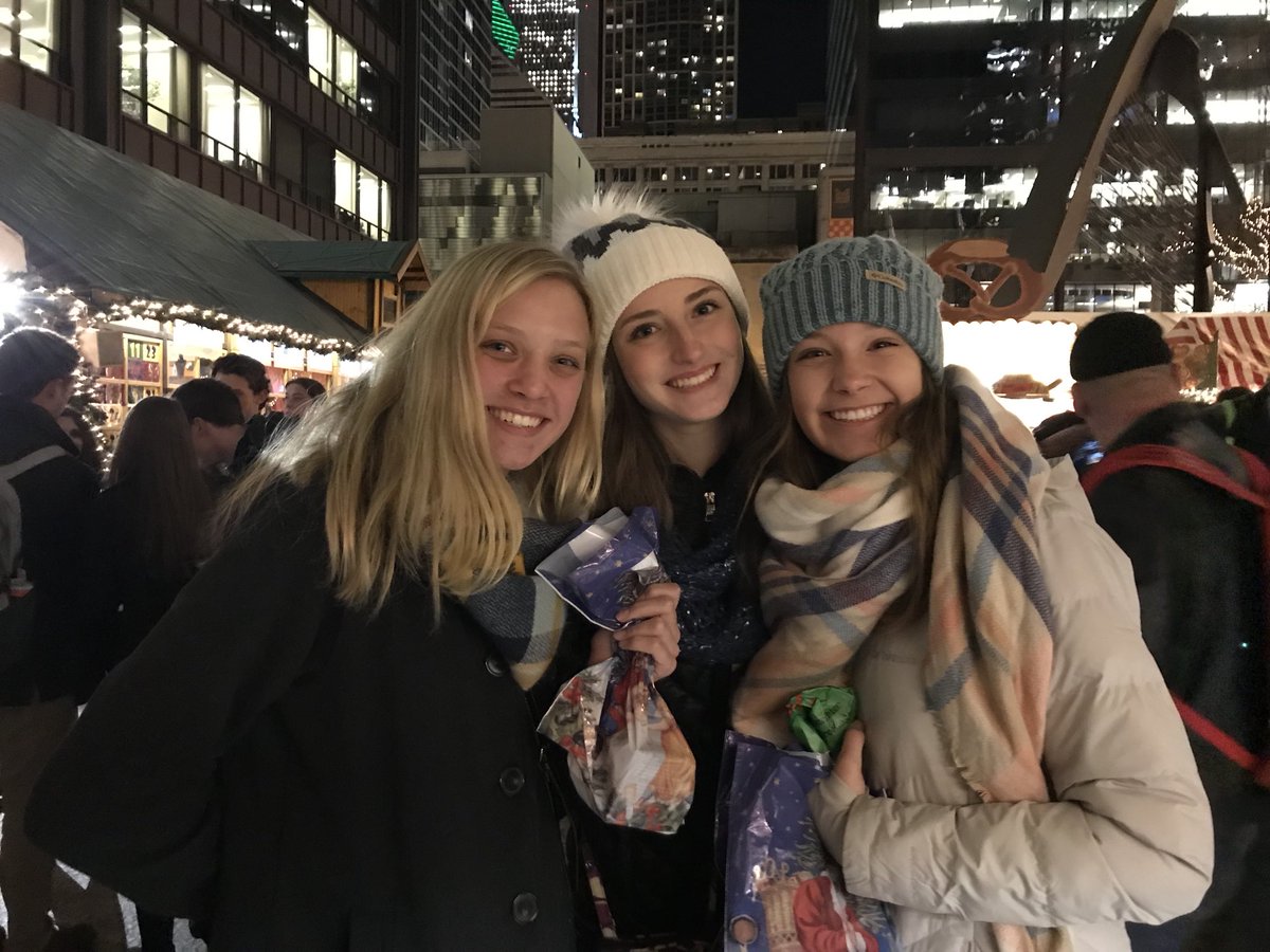 CSGermanclub's tweet photo. Great fieldtrip to the Christkindlmarkt downtown with German and French clubs! https://t.co/g2Hs6j0dxK