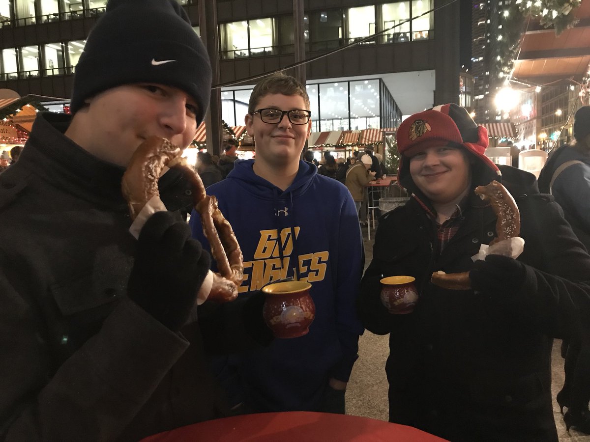 CSGermanclub's tweet photo. Great fieldtrip to the Christkindlmarkt downtown with German and French clubs! https://t.co/g2Hs6j0dxK